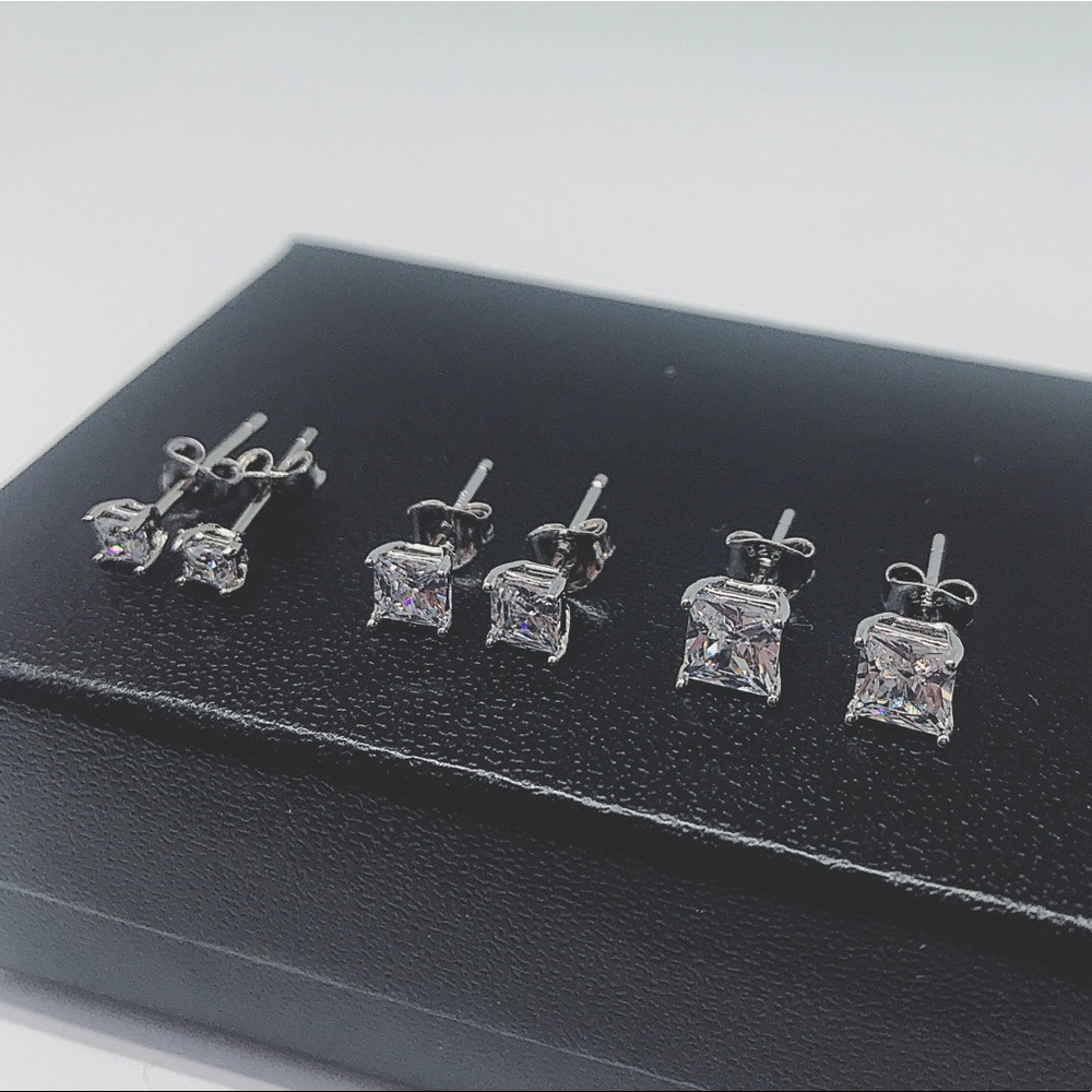 Sterling Silver 925. Simulate Diamond Stud Earring. - Picture 10 of 13